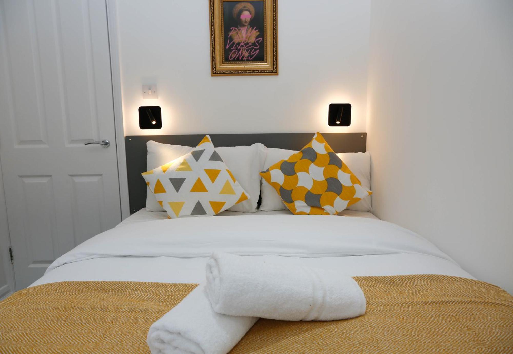 New Luxury Apartments In Central London Next To Shops, Cafes, Bars & Metro Экстерьер фото